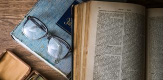 प्रमुख किताबे उनसे जुडी हस्तियाँ | Celebrities associated with leading books top-celebrities-associated-with-leading-books